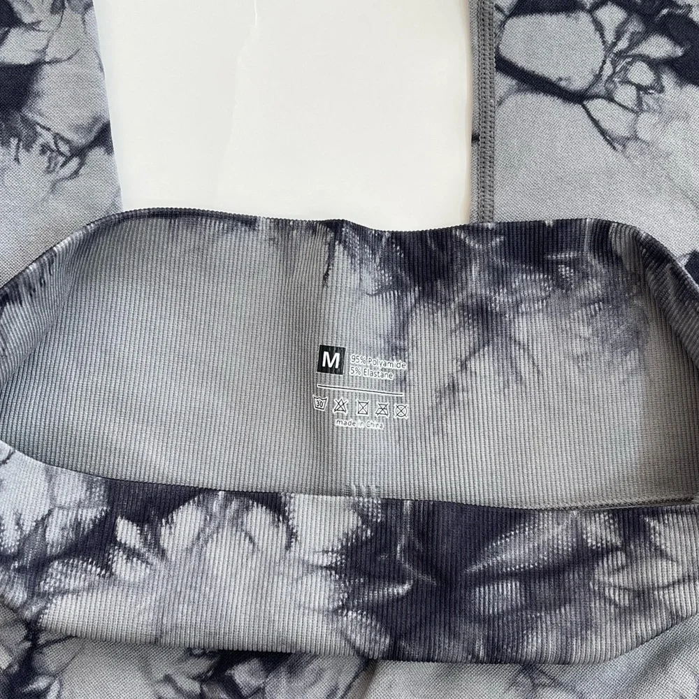 Tie Dye activewear leggings with scrunch bottoms - Picture 3 of 4